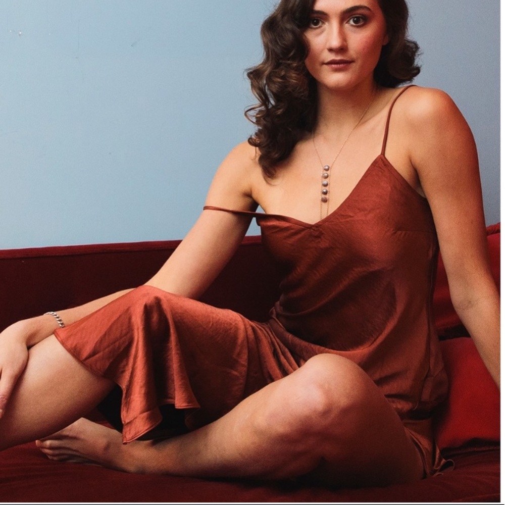 Sukiso silky satin long ruby red slip dress w slit - Picture 6 of 11